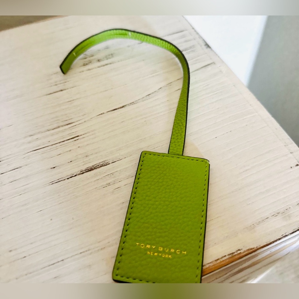 NWOT Tory Burch Pebbled Leather Luggage Tag Green Color